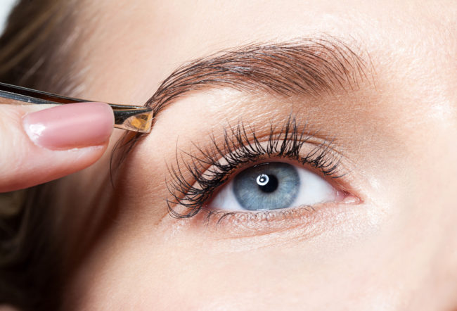 Plucking-brows-650x442.jpeg