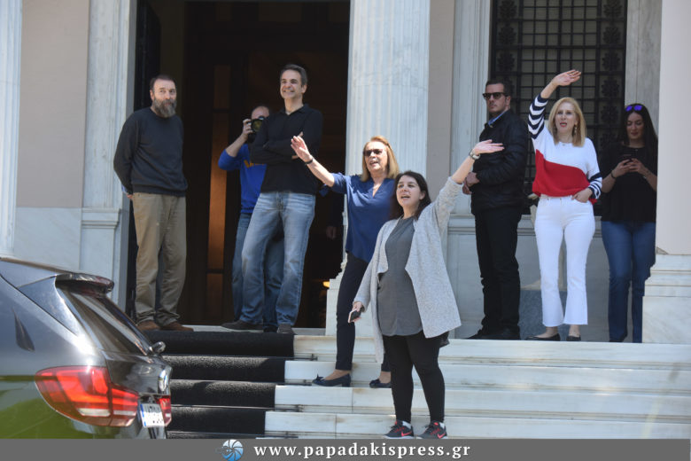 Η Άλκηστις Πρωτοψάλτη δίνει μια "συναυλία εν κινήσει" πάνω σε ένα φορτηγό για τον κορωνοϊό