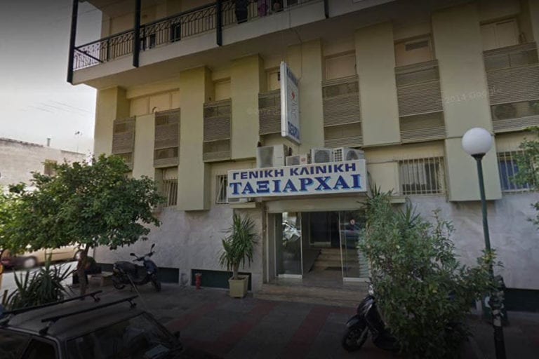 Σε «υγειονομικές βόμβες» εξελίσσονται οι δύο ιδιωτικές κλινικές στις οποίες εντοπίστηκαν πολλά κρούσματα. Μάλιστα καταγράφονται και τα πρώτα θύματα