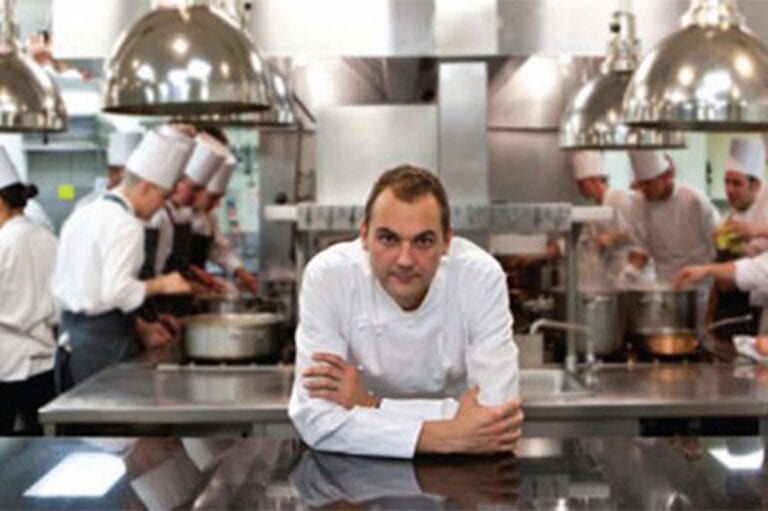 O Daniel Humm σερβίρει στο πολυτελές του εστιατόριο γεύματα για απόρους