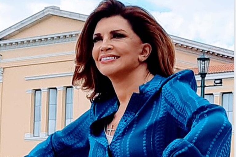 Η Μιμή Ντενίση θα κάνει ντοκιμαντέρ για τα Μάρμαρα του Παρθενώνα