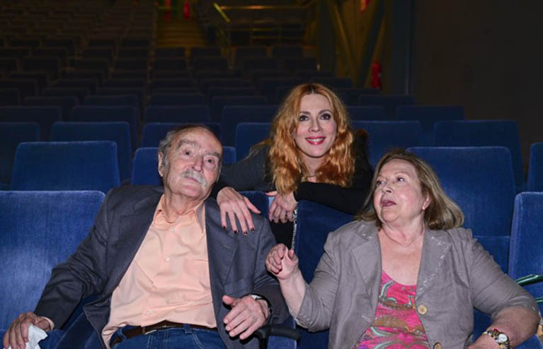 Θέατρο Ηβη: "Η μαριχουάνα της μαμάς είναι η καλύτερη";