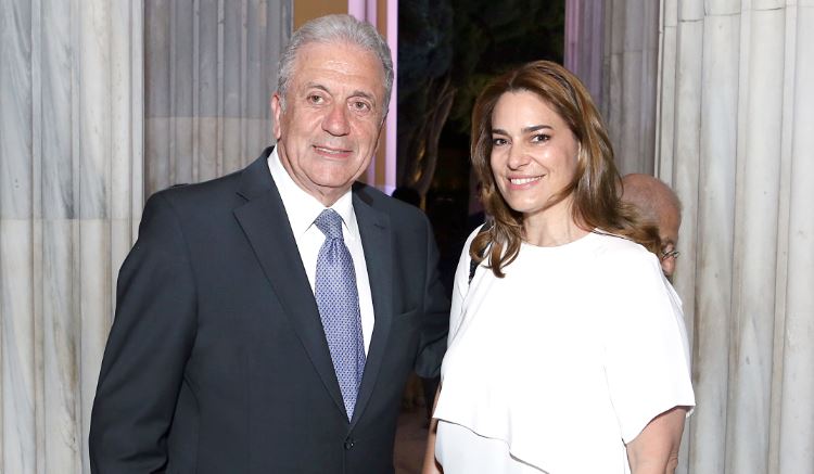 Δημήτρης Αβραμόπουλος: Αθόρυβο διαζύγιο από τη σύζυγό του