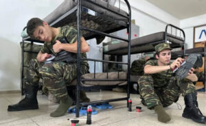 Η Γη της Ελιάς: Ο Φίλιππος μεταφέρεται τραυματισμένος στο νοσοκομείο