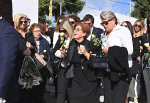 Κηδεία Κάτιας Νικολαΐδου: Ανείπωτη θλίψη στο τελευταίο «αντίο»