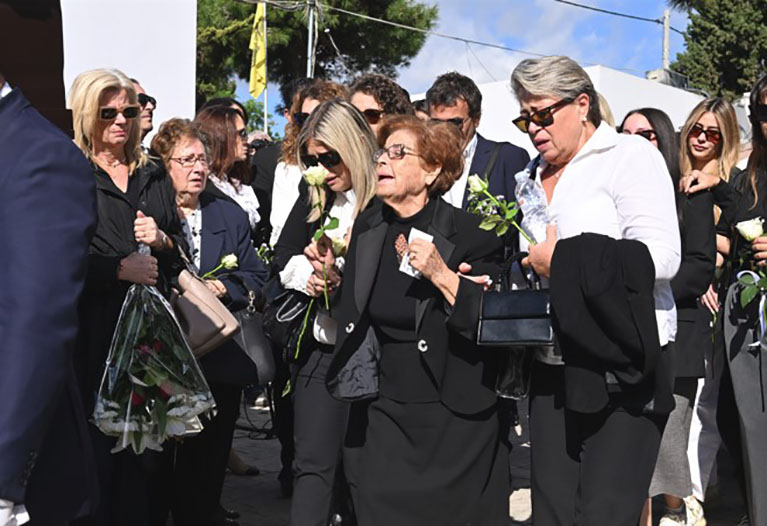 Κηδεία Κάτιας Νικολαΐδου: Ανείπωτη θλίψη στο τελευταίο «αντίο»