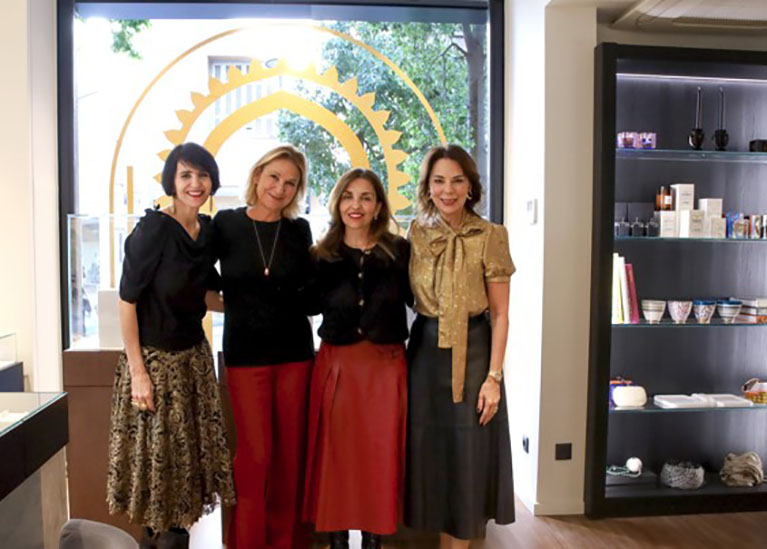 Nada Ghazal: Παρουσίασε τη νέα της συλλογή ‘Doors of Opportunity’