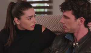 Γη της Ελιάς: Η Βασιλική βλέπει τον Χρήστο και την Αριάδνη μαζί