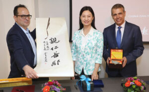 Μνημόνιο συνεργασίας China Daily Voice & Economic Daily of China