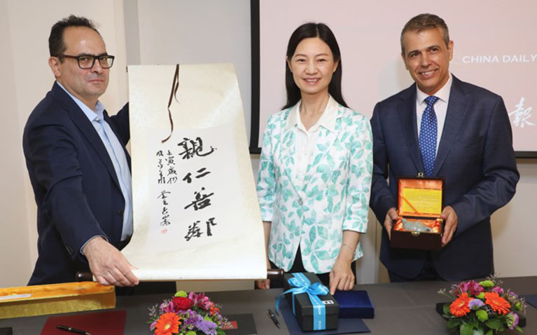Μνημόνιο συνεργασίας China Daily Voice & Economic Daily of China