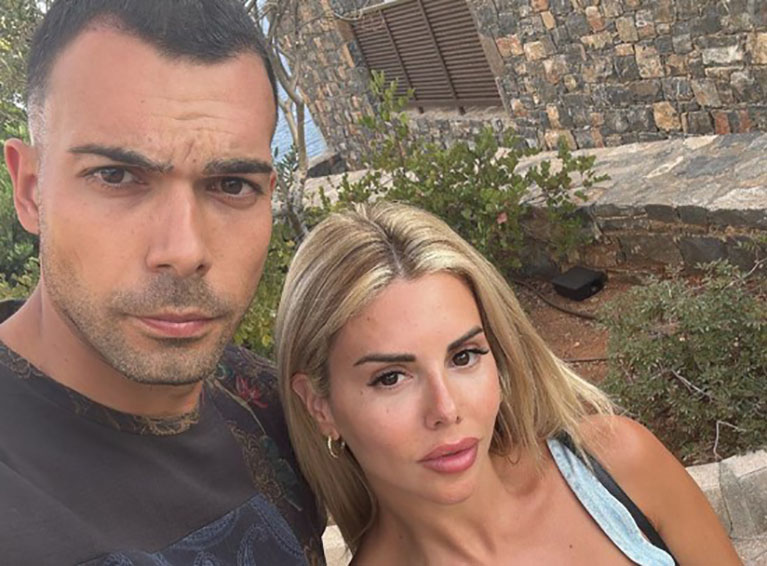 Κώστας Σλούκας: Φωτογραφίζει την κόρη του, Βαλέρια στην παραλία