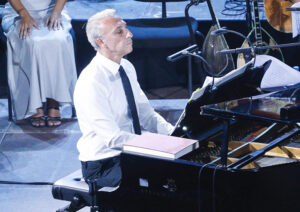 Ο Μίνως Μάτσας στο Ηρώδειο με ρεμπέτικα, Fado, Tango και Blues
