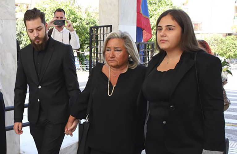 Μίμης Πλέσσας: Θλίψη στο τελευταίο «αντίο» – Ποιοι έδωσαν το παρών