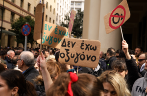 Τέμπη: Κοσμοσυρροή στη πορεία στο Σύνταγμα