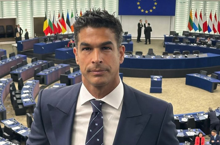 Νίκος Αναδιώτης: «Δεν θέλω η μητρότητα να εργαλειοποιηθεί»