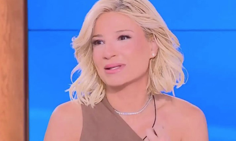 Φαίη Σκορδά: «Είμαι τελείως άυπνη, πρέπει να ξύπνησα όλη τη γειτονιά»