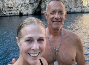 Τομ Χάνκς: Διακοπές στην Νάξο - Η αναμνηστική selfie σε ταβέρνα