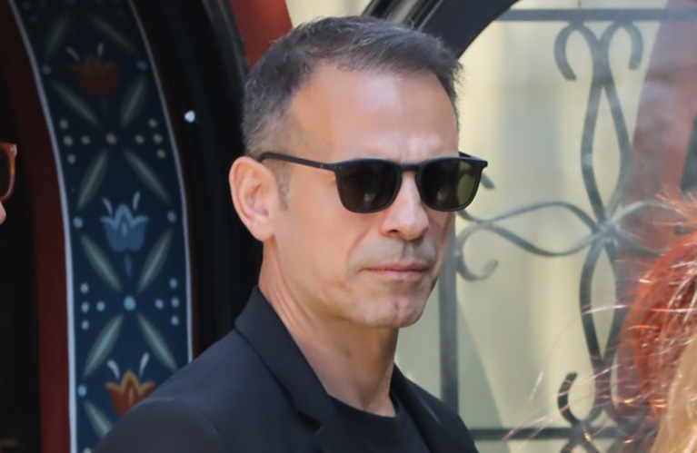 Ντέμης Νικολαΐδης: Η πρώτη εμφάνιση μετά τον θάνατο της συντρόφου του