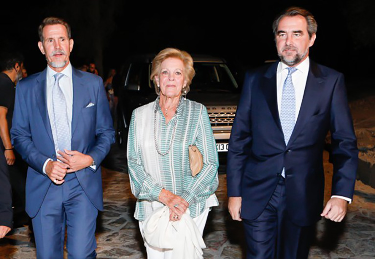 Παύλος - Νικόλαος Ντε Γκρες: Σπάνια εμφάνιση με την μητέρα τους