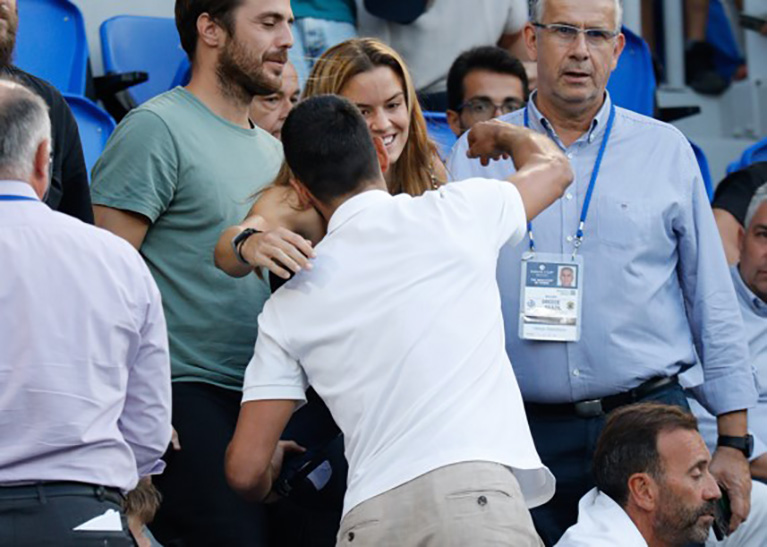 Davis Cup: Μαρία Σάκκαρη και Νόβακ Τζόκοβιτς στον αγώνα του Τσισιπά