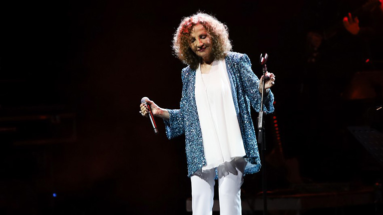 Γλυκερία: «Eνώ τραγουδούσα, ενημερώθηκα ότι πέθανε ο πατέρας μου»