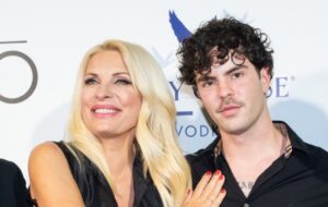 Ελένη Μενεγάκη – Γιάννης Λάτσιος: Ο γιος τους Άγγελος πήγε στο ναυτικό