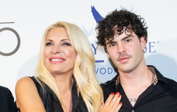 Ελένη Μενεγάκη – Γιάννης Λάτσιος: Ο γιος τους Άγγελος πήγε στο ναυτικό