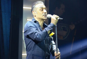 Σε σοκ ο Νότης Σφακιανάκης: Βουβός μετά τον θάνατο της συζύγου του