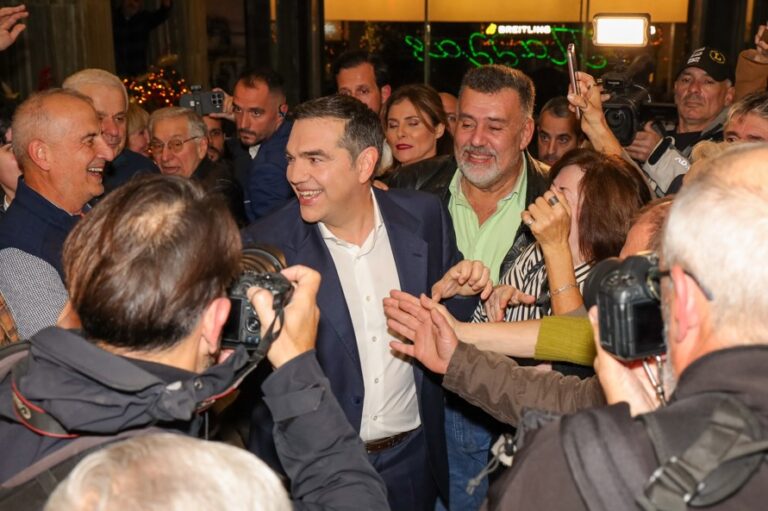 Τσίπρας: Ποιοι έδωσαν το παρών στην παρουσίαση του βιβλίου «Ιθάκη»