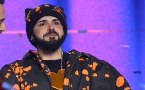 Eurovision 2026 –Akylas: «Του είχα πει να βάψει τα μαλλιά του πράσινα»
