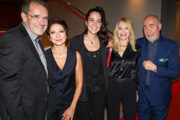 aporrito Θέατρο Διάνα: Πλήθος κόσμου στην πρεμιέρα της παράστασης «Απόρρητο»