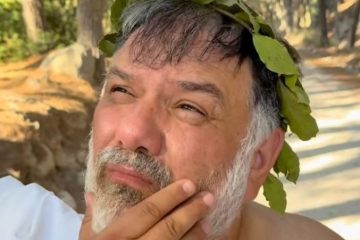 Γρηγόρης Αρναούτογλου: Ντύθηκε αρχαίος Έλληνας για την εκπομπή του