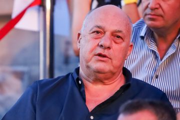 beos Αχιλλέας Μπέος: «Έχω συνευρεθεί με μαύρη, είμαι ρατσιστής;»