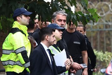 Βασίλης Μπισμπίκης: Με χειροπέδες στα δικαστήρια Ευελπίδων