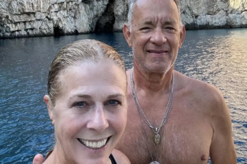 Τομ Χάνκς: Διακοπές στην Νάξο - Η αναμνηστική selfie σε ταβέρνα