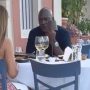 Μάικλ Τζόρνταν: Με τη σύζυγό του σε εστιατόριο της Κεφαλονιάς