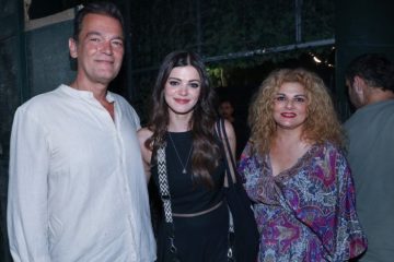Καζάκος - Τρύπη: Καμάρωσαν την κόρη τους, Τζένη, στον «Ματωμένο Γάμο»