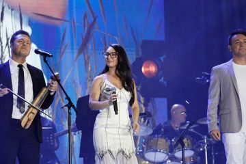 Καλλιμάρμαρο: Συγκίνηση στη συναυλία για τον Στέλιο Καζαντζίδη
