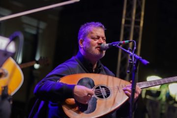 Μανώλης Κονταρός: Ακύρωσε εμφάνισή του στο Ρέθυμνο λόγω των πυρκαγιών