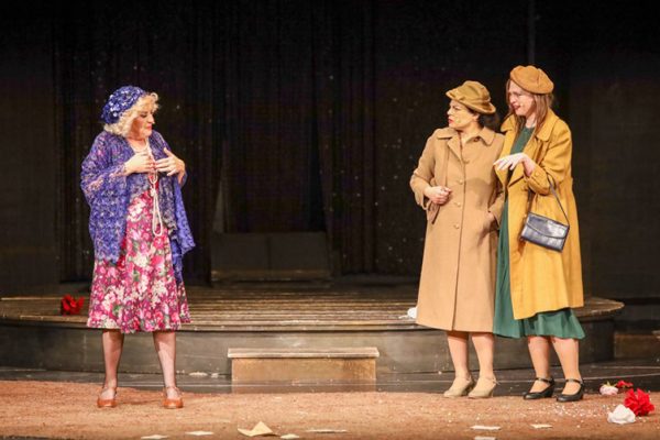 Η Μητέρα του Σκύλου: Πλήθος κόσμου στην επίσημη πρεμιέρα