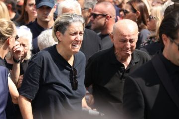 Γιώργος Μαζωνάκης: Σε ταβέρνα η οικογένειά του μετά την κηδεία
