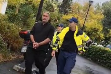 Βασίλης Μπισμπίκης: Με χειροπέδες στα δικαστήρια Ευελπίδων