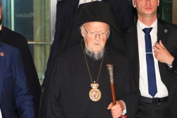 Πατριάρχης Βαρθολομαίος: Στο Θέατρο Παλλάς για τον Λάκη Λαζόπουλο
