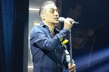 Σε σοκ ο Νότης Σφακιανάκης: Βουβός μετά τον θάνατο της συζύγου του