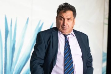 Πάνος Σταθακόπουλος: «Δεν μετάνιωσα που δεν έγινα παπάς»