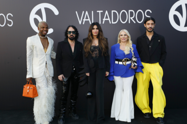 Ο Paris Valtadoros έγραψε ιστορία με το fashion show στο Καλλιμάρμαρο