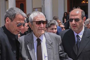 Γιάννης Βογιατζής: Συγκίνηση στην κηδεία του αγαπημένου τραγουδιστή